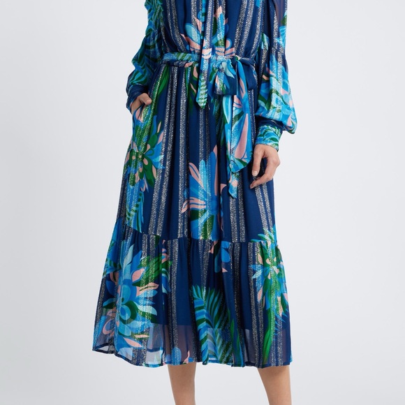 Adele Metallic Long Sleeve Midi Dress
CIEBON - Picture 3 of 12